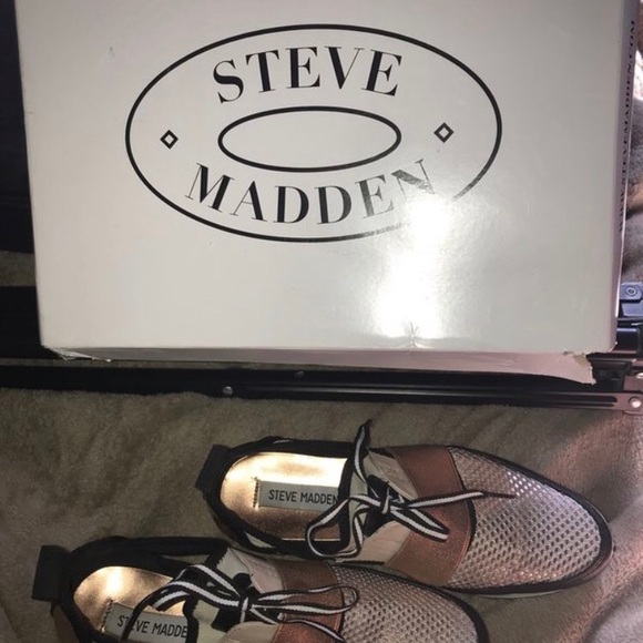 Steve Madden Sneakers - Picture 2 of 3